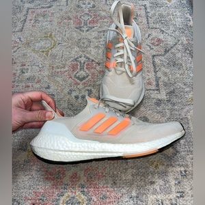 Adidas Women's Ultraboost 22 Running Shoe size 8.5